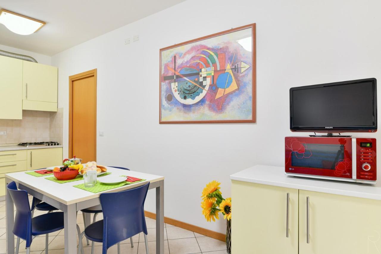 Maestrale Canova Apartments Caorle Bagian luar foto