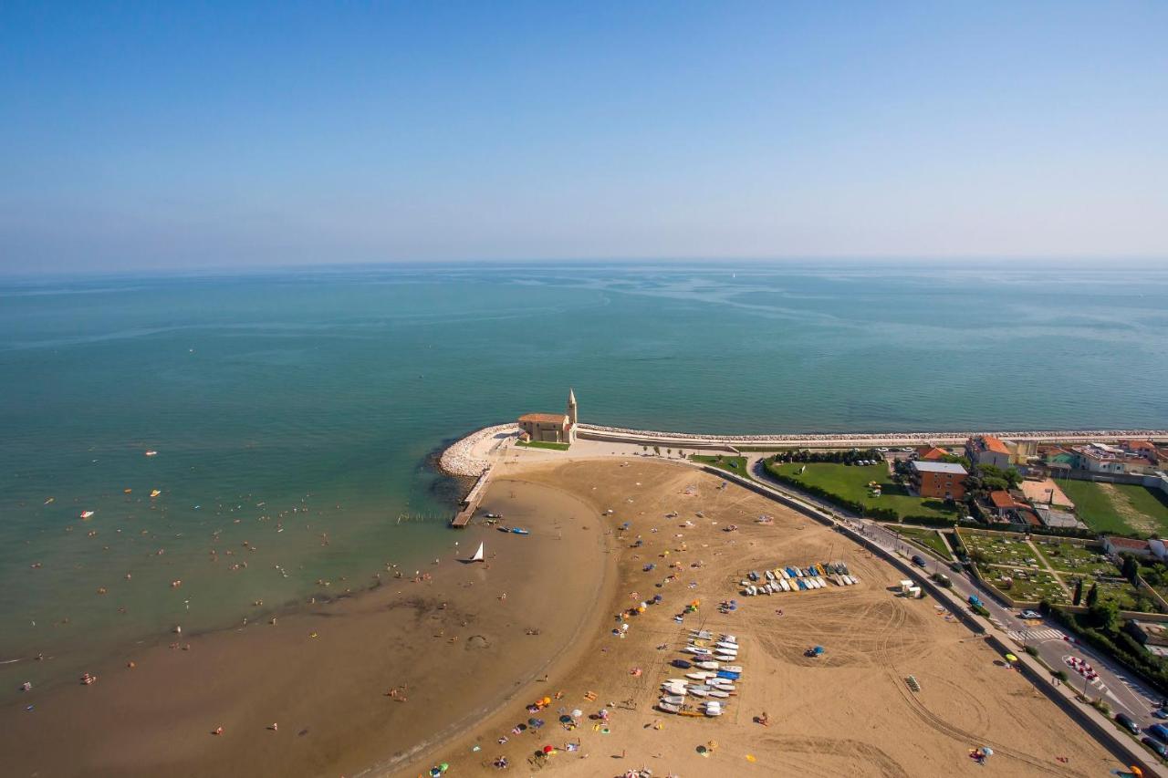 Maestrale Canova Apartments Caorle Bagian luar foto