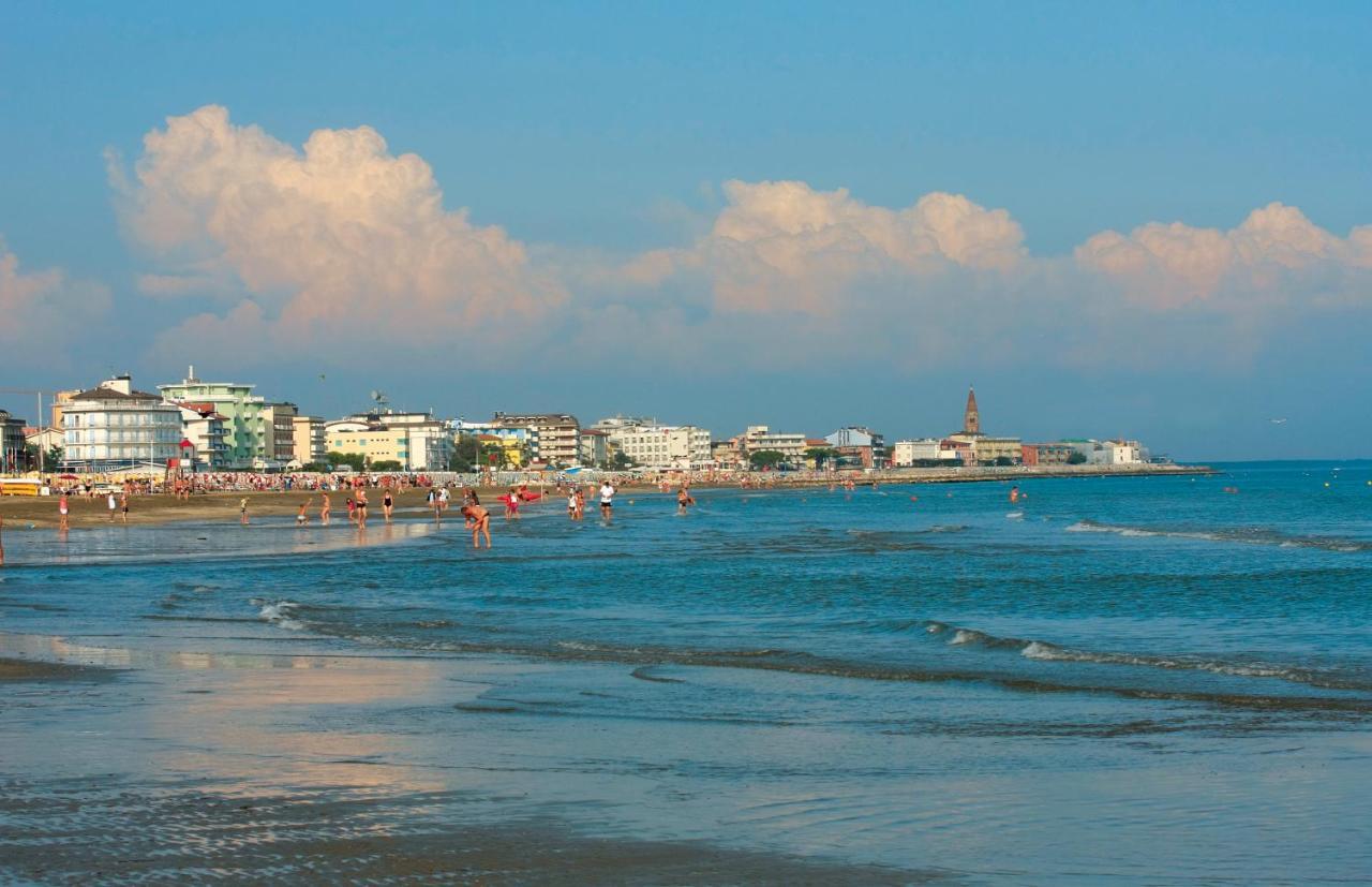 Maestrale Canova Apartments Caorle Bagian luar foto