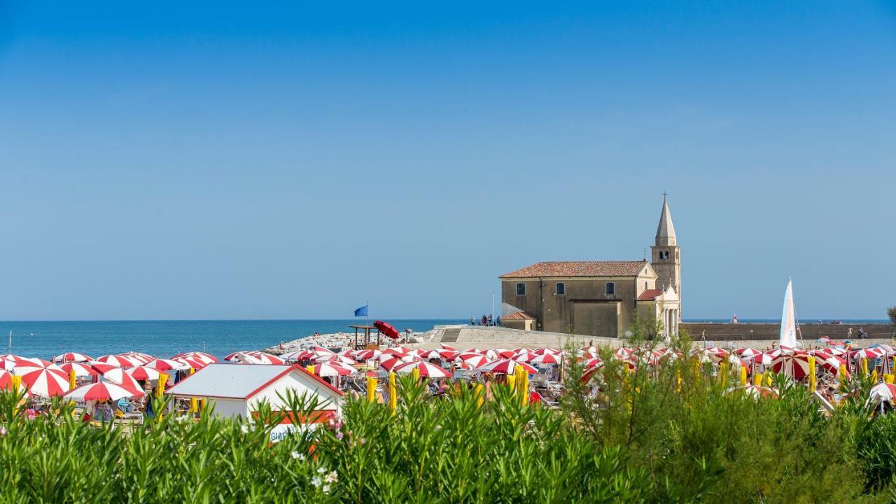 Maestrale Canova Apartments Caorle Bagian luar foto