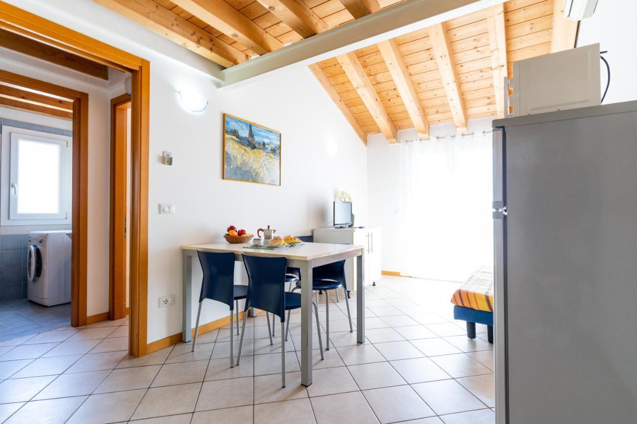Maestrale Canova Apartments Caorle Bagian luar foto